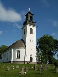 Välkommen på en rundvandring i ÖLME KYRKA Ölme nuvarande kyrka byggdes 1785 1787. Invigningen ägde rum den 19 oktober 1788. Den nuvarande kyrkan är den tredje på samma plats.