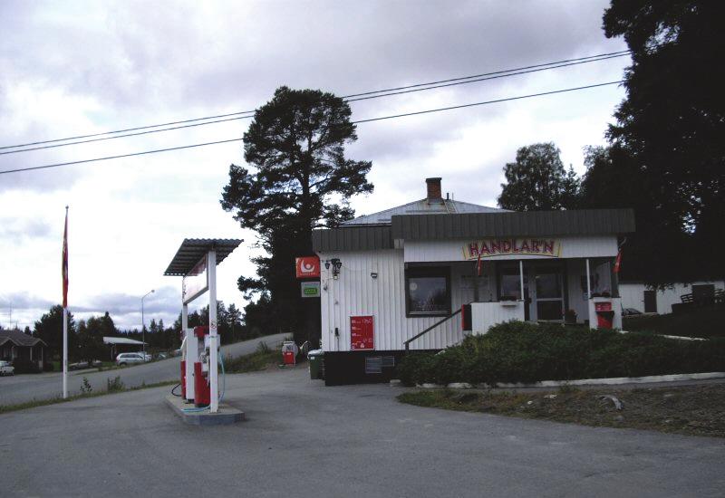 När antalet dagligvarubutiker minskar ökar avstånden till service både i tid och kilometer, främst för de som bor i gles- och landsbygder.