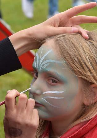 Utomhusdans i Stadsparken För dig som gillar att dansa och röra på dig till musik. Dansen kommer vara en kombination av danssteg till musik och även dans/rörelselekar. Ålder: Barn från 6 år och uppåt.