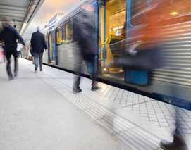 Stockholm City ligger nära, bara 10 minuter med bil via E4/E18 eller 20 minuter med kollektivtrafik. Du är bara 4 minuter från närmsta T-station.