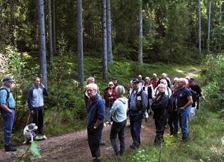 ÅRSKRÖNIKA 2009 Friluftsgudstjänsten vid Korsås- Augustas stuga ägde rum en augustisöndag. Vid den vackra lilla ryggåsstugan satt vi bänkade och lyssnade till andakten som hölls av Gustav Börjesson.