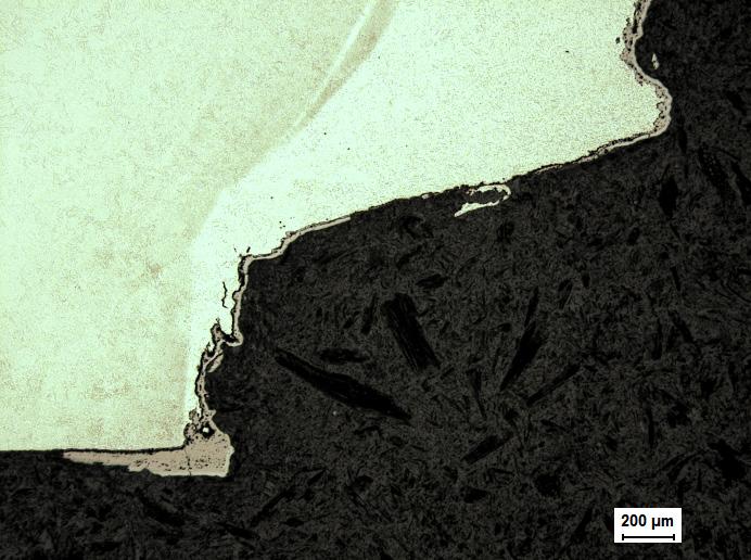 5.6 METALLOGRAFI PROVSTAVAR AV DRIFTUTSATTA SVETSAR För de enbart driftsutsatta provstavarna studerades endast en provstav metallografiskt, den som hade gått vid lägst pålagd spänning (75 MPa).