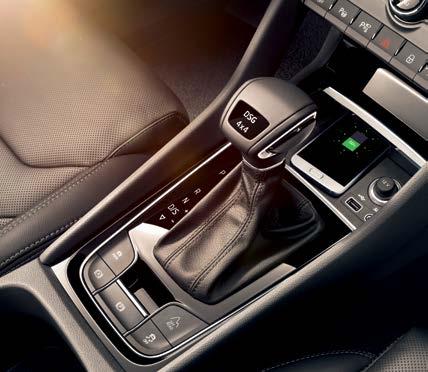 28 INFOTAINMENT I FARTEN Utvecklingen inom infotainmentsystem har gått framåt med stormsteg: Du kan se fram emot snygg design och ett flertal otroliga funktioner medan KODIAQ sömlöst synkroniseras