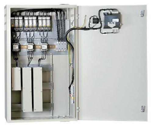 Väggmonterade automatiska kondensatorbatterier Automatiska kondensatorbatterier används för centralkompensering vid framför allt centraler och ställverk.