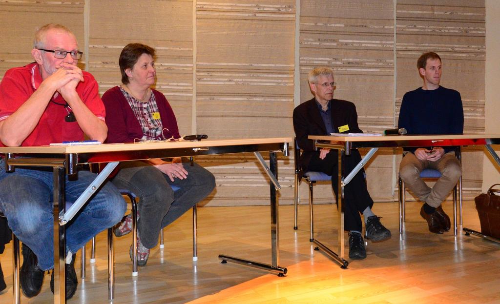 totala antalet hemman inom området. Det lustiga var enligt honom att en del fick betala skatten i form av smör. Före middagen ordnades en paneldiskussion, där Lena Gribing var debattledare.