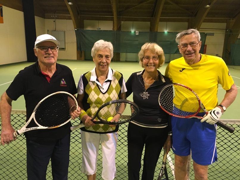 Anders: Birgitta och Sven mötte ett för starkt mixedpar och förlorade med 6-1 6-3! Speciellt tysken Gerhard höll hög klass!