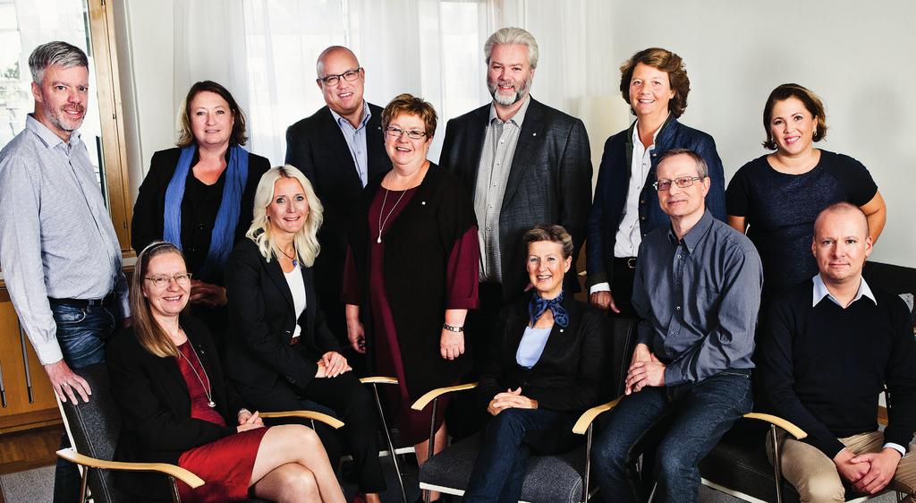 Foto Christian Gustavsson ÖVRE RADEN STÅENDE: Nils Möllerberg, Handelsbanken, Charlotte Skog, Handelsbanken, Roger Ljung, Swedbank, Berit Ohlsson, 1:e vice ordförande, Stefan Henricson,