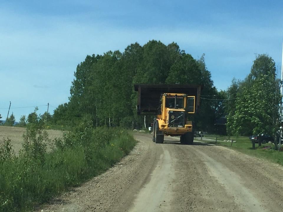 Utesoffan fick lasyr och boden vid byagården höjdes upp.