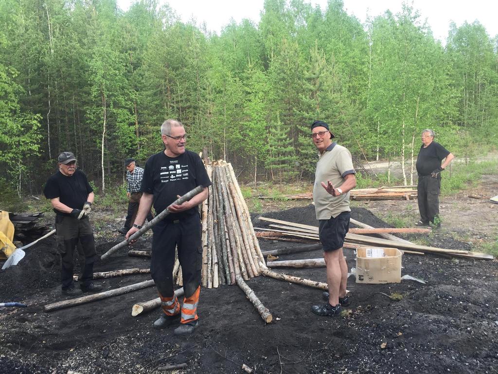 Fixarna hann dessutom även med att grilla och ha pitemålskurs.