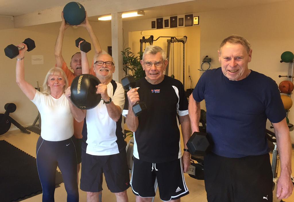 Friskvård och motion Några Grindslantare ur Jonas Lekmans träningsgäng: Fr v Eva Christina Cederlöf, Uno Eriksson, Lennart Frisk, Anders Westling och Uno Berglund Gymträning med Grindslanten