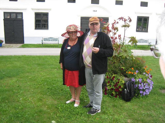 Bernt och kassör Kristina för ett väl utfört uppdrag och tackades