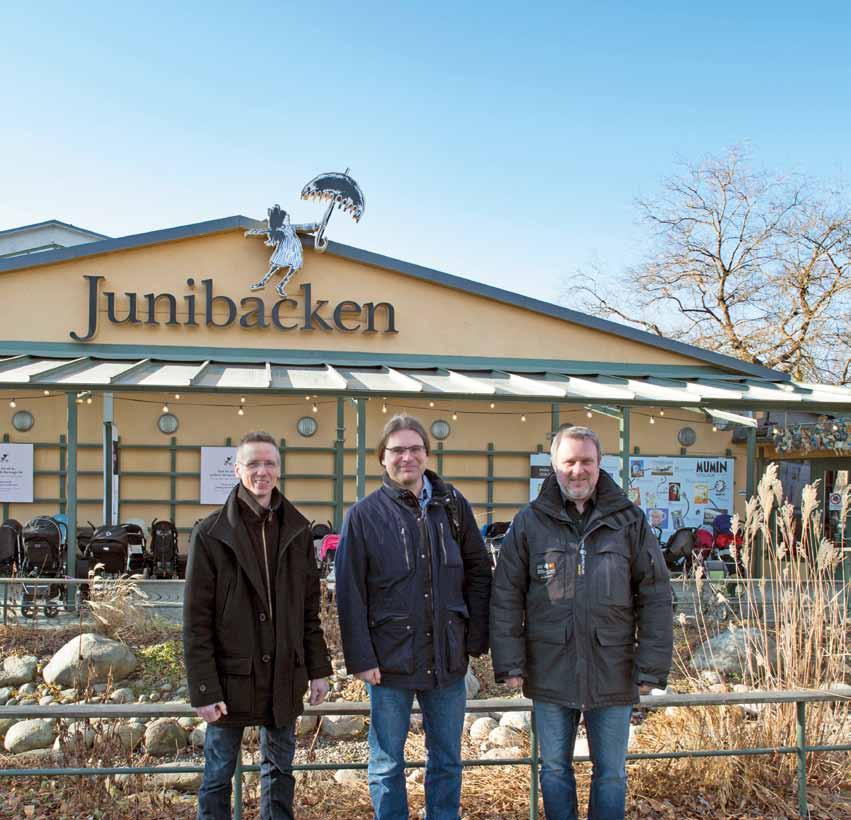 Foto: Fredrik Eriksson Demag telfrar lyfter Sagotåget Claes Hörnfeldt, marknadschef, Björn Edlund, vd Junibacken och Johan Lundin, projektledare.