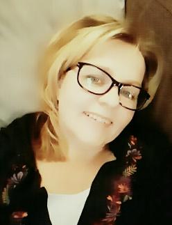 Marknadskoordinator på MediCheck, driftadministratör/projektledare på AB Stokab. Arbetat i flera år med sälj, PR och marknadsföring samt sociala medier.