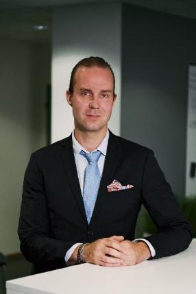 Johanssons karriär har alltid haft ett tydligt fokus på marknad, sälj och hälsa. MBA. Stor kompetens från kommersiell verksamhet i hälsobranschen.