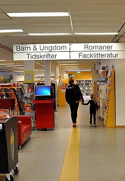 1.3.2 Skolbibliotek Skolbiblioteket spelar en viktig roll för utbildning och kultur, för att främja läs- och skrivkunnigheten och förmågan att söka information.