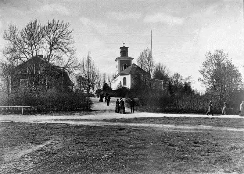 Kyrkan fick sitt skiffertak 1906.