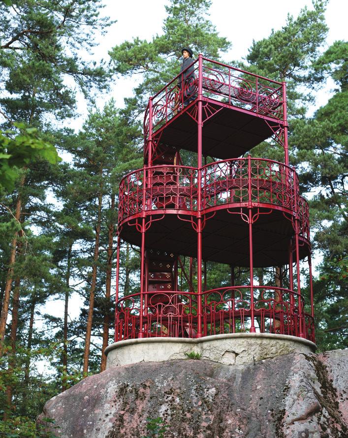 med föremål och fotografier som tillhört kompositörens släktingar och vänner. Lite längre bort Kuckustenen Lovisa stad/peak press 4.