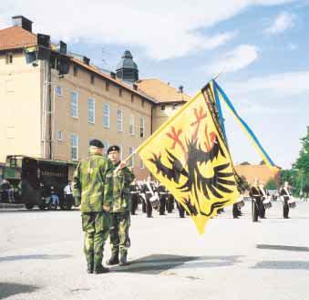 B. FLAGGOR, FANOR (motsv) och TECKEN Överlämning av fälttecken vid chefsbyte B 6 Uppställningsform enligt CerR FM 2 bild sid 10.