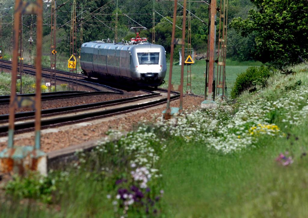 Reserapport februari 2017 En rapport om tågresor SJs Reserapport för det första kvartalet 2017 visar hur tågresandet sett ut på SJs trafik.