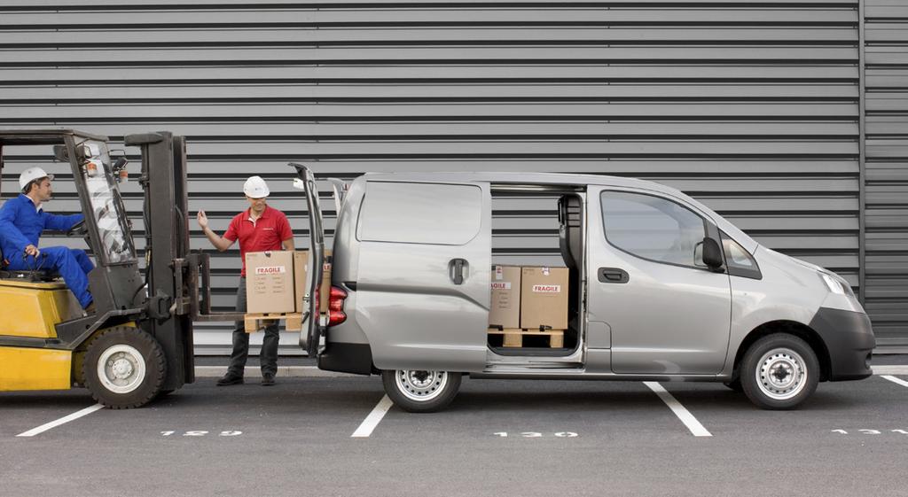 Nissan NV200 Nissan NV200 är med sin rikliga utrustning och imponerande lastmöjligheter en utmanare till titelt Bäst i klassen.