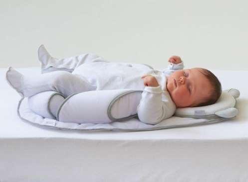 design, som ger barnet en perfekt sovposition. Den medföljande Panda babykudden förebygger skallasymmetri, minimerar kvävningsrisken och hjälper till att behålla nackens raka linje.