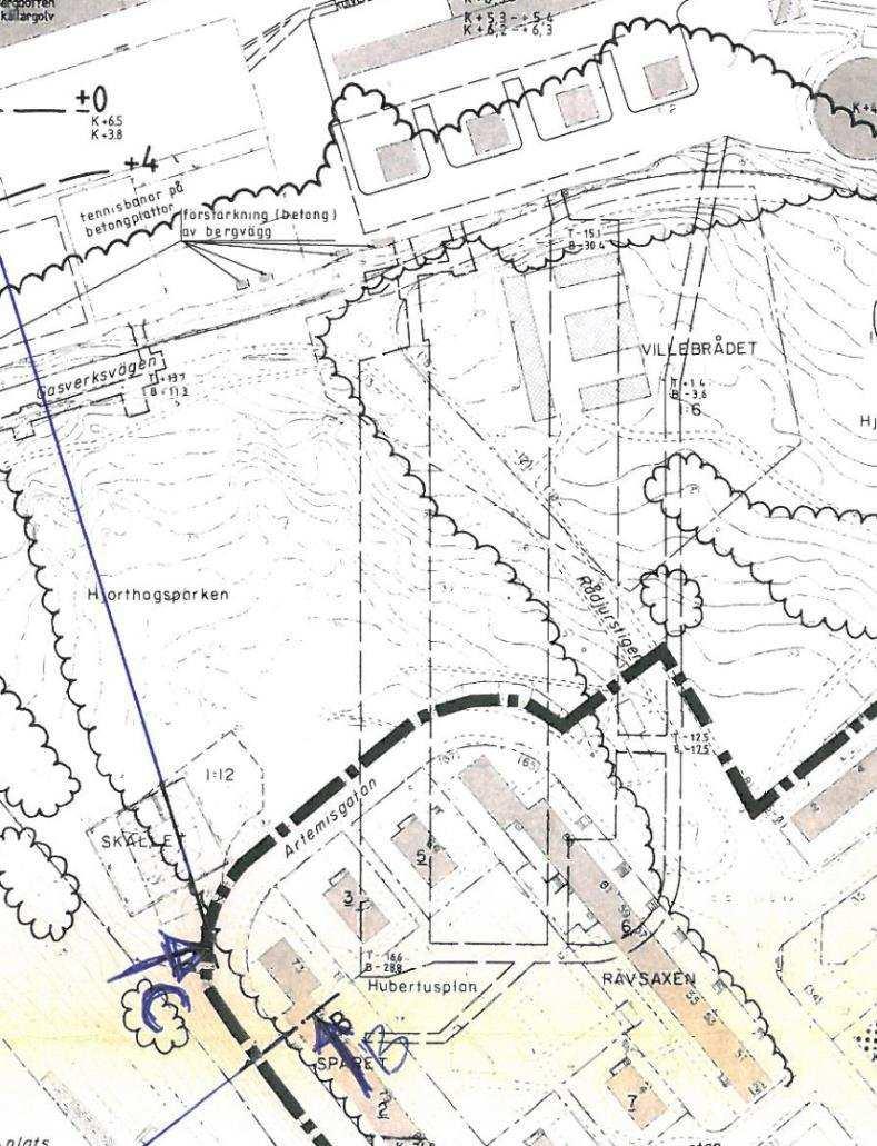 Planläget för den del av Naftalagret som ligger närmast den planerade sopsugsterminalen framgår av figur 1. Naftalagrets övre del är inmätt i samband med arbetet med Systemhandlingen.