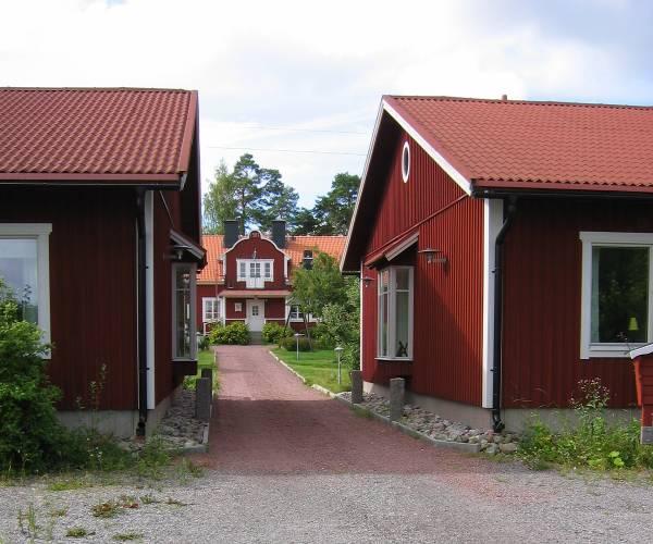 Nr 54 Område: Syninge Zon Mellersta Förslag Samfälld med kommunal anslutning Start senast 2010 Beskrivning I Syninge stationsområde finns en aktualiserad detaljplan med ytterligare 25 bostäder.