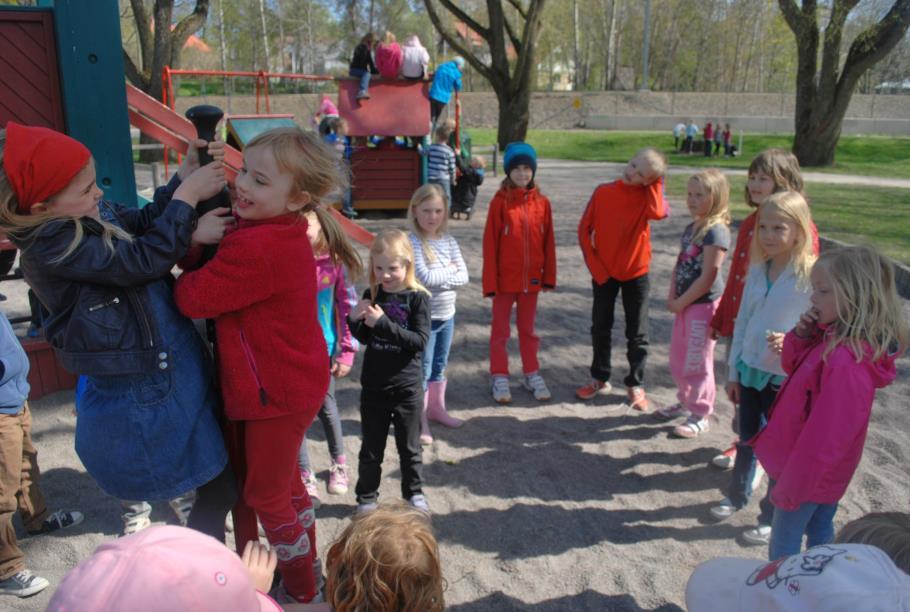 Hur arbetar fritids? På Drakskeppsskolans fritidshem samarbetar vi med skolan utifrån Lgr 11 genom det praktiska lärandet i fritidsverksamheten.