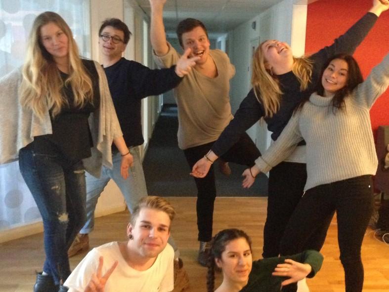 Foto: Evelyn Jones, Anna Säll och Annika Hemingstam Verksamhet för alla En vintrig novemberfredag tog Stockholms läns 4H och Stora Skuggans 4H-gård emot 21 nyanlända högstadieelever från