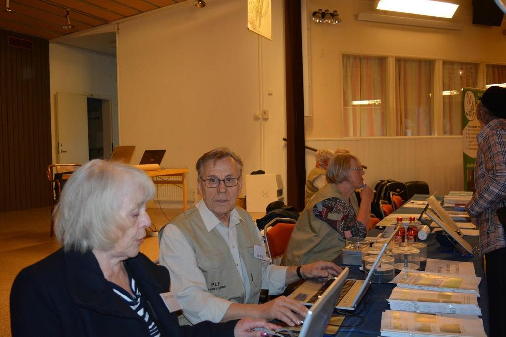 Här kunde man få hjälp av PLF-Oskarshamns duktiga medarbetare: Britt Maria Ekstrand, Gunnar Håkansson, Inga-Lill Björkman, Anna-Stina Johansson, m fl.