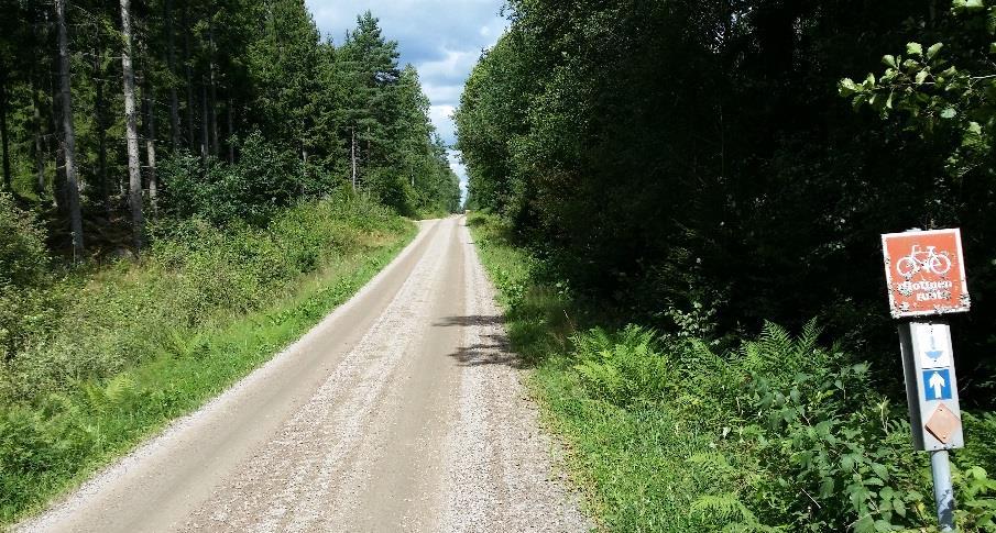 Rottnen runt På cykel mot Sandstadens badplats En 47 km lång cykelled där halva sträckan går i Växjö kommun. Används för att uppleva naturen runt Rottnen med sina vackra badplatser.