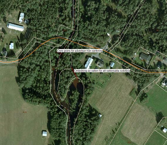 dessa vattennivåhöjande strukturer tillförs de på samma sätt som vid uppförandet av naturstentröskeln vid dammläget. Arbetet utförs med grävmaskin som använder befintlig väg.