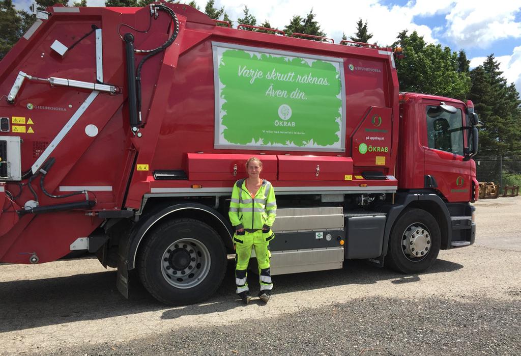 Emma kör sopbilen som drivs av matavfall Det är onsdag, klockan är 06.00 och det är dags för dagens upphämtning av matavfall och hushållsavfall i Tomelilla kommun.