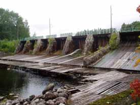 Gullspångsälvens avrinningsområde (61-138) Vattenvegetation Nästan hela vattendraget har en täckning av vattenvegetation på 5 till 5 % (figur 6). En kort del har en täckningsgrad på under 5 %.