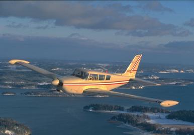 Flyg inte i sämre väder med GPS än utan. Det är visserligen ganska disigt men för övrigt lugnt och stilla i luften, så du kan hålla höjden exakt.