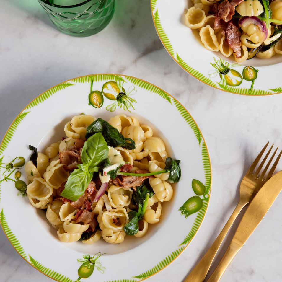 PASTA med brie, basilika och krispigt bacon port.