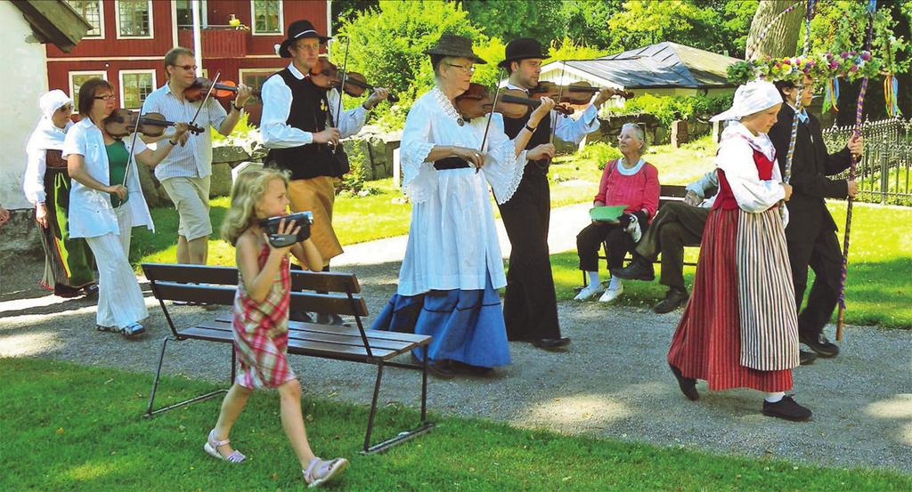 Folkmusiker tågar till mässan Lörd 23 juni Mids.dagen Sön 24 juni Joh. Döp. dag Sönd 1 juli 4. e Tref. Sön 8 juli Apostladagen Sönd 15 juli 6. e Tref Sönd 22 juli Kr. Förkl.