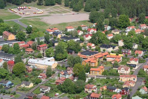 20 det dåvarande municipalsamhället fick tillgång till mark för fortsatt expansion. Som centralort i kommunen har Flen ett förhållandevis brett utbud av offentlig och kommersiell service.