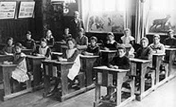 Kristendomen i Sverige. - 1800-tal - Prästerna var de viktigaste personerna i socknen, de fattade beslut tillsammans med andra men det var deras röst som vägde tyngst.