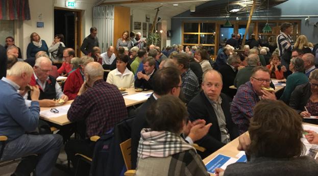 Runt 220 personer kom till Tegelviksskolans samlingssal för att delta i dialogen.