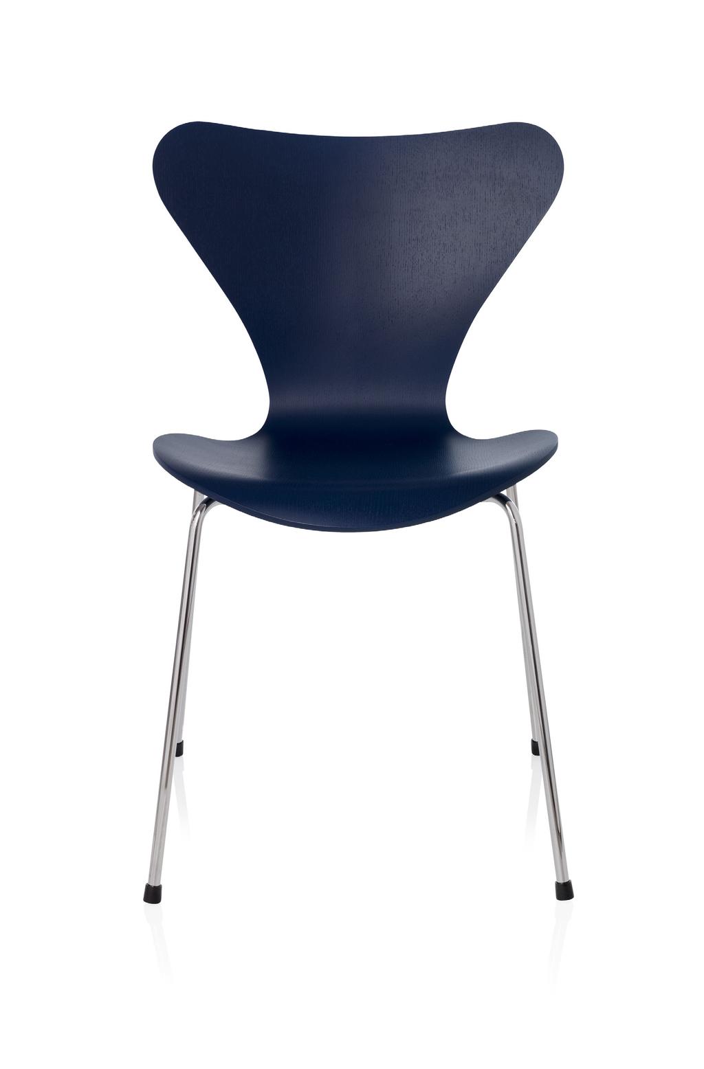 SERIE 7 Serie 7 designad av Arne Jacobsen är den överlägset mest sålda stolen i Fritz Hansens historia och kanske även i möbelhistorien.