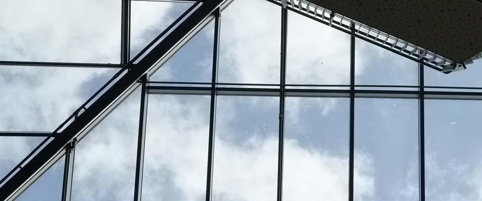 För byggnader med isoleringsbehov på fönstren finns SolTech ST som isolerglas med argon, i dubbel- eller trippelglasutförande. Flexibla möjligheter.