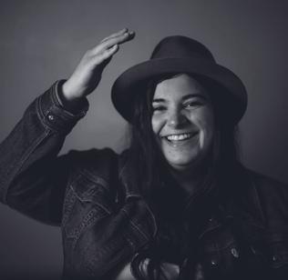 JULIE RHODES (Blues/soul) Soul Singer Extraordinaire. Hon är favoriten du inte visste att du hade.