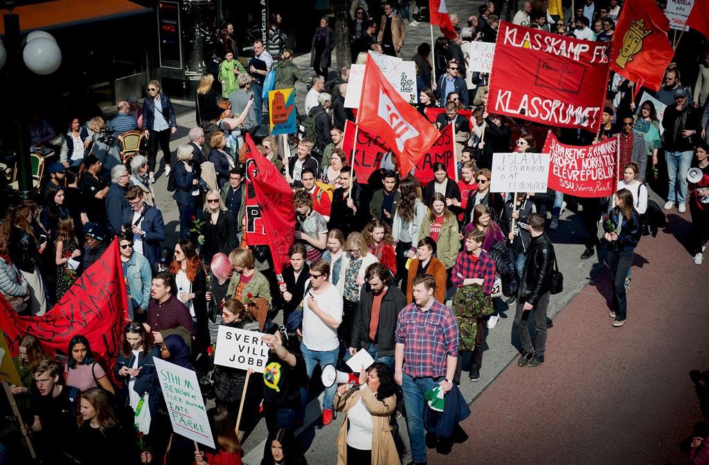 FÖRSTA MAJ Tillsammans för Sverige Foto: Lena Dahlström 12 Årets firande genomfördes traditionsenligt med samling i Humlegården och demonstrationståg till Norra Latins skolgård.