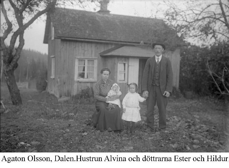 Maja och Olle fick åtta barn. Ett av dem, Karl, var för övrigt pappa till Emil Olofsson, Emil på Stommen, som var snickare på sågen och bodde i Dalskogs samhälle. Olle dog 1909, Maja 1913.