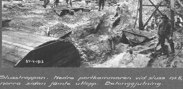 Består av 6 slussar, varav 4 i 1913 Trollhättan.