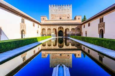 Utflykten till Alhambra måste beställas vid bokningstillfället eller senast tre månader före avresan. Pris 350:- Málaga med Nerjagrottorna Vi gör en heldagsutflykt till Picassos födelsestad Málaga.