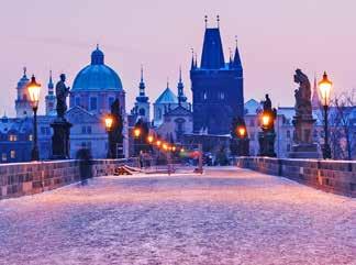 Prag och Dresden Det finns flera julmarknader i Prag, men den största och bästa hittar man Gamla staden, bara en kort promenad från vårt hotell.