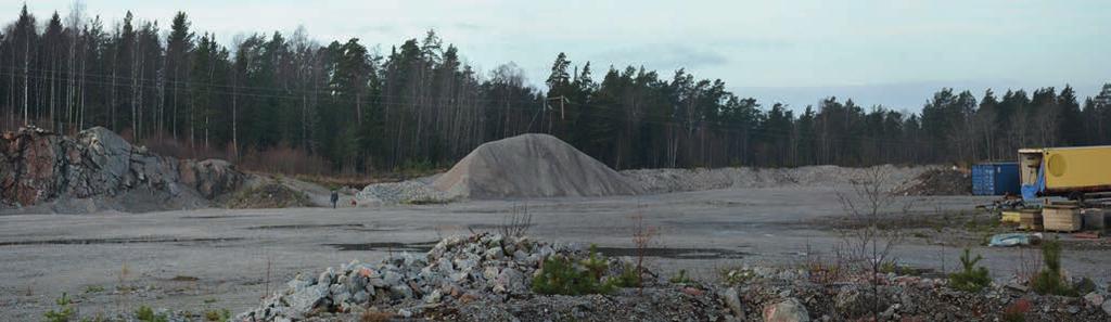 Söder om Rosersberg delar sig korridoren i en östlig och en västlig variant. Den västra varianten korsar ett småbrutet jordbrukslandskap, se Figur 32.