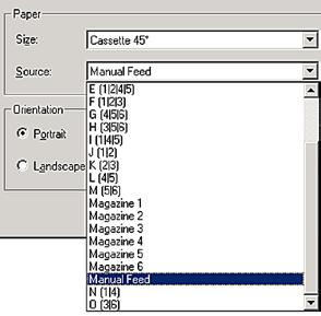 5. Användning Alternativ i dialogrutan PAPER --> SOURCE Fig. 52 När du klickar på inmatningsfältet SOURCE öppnas en lista i alfabetisk ordning över alla kassetterna i de 6 magasinen.